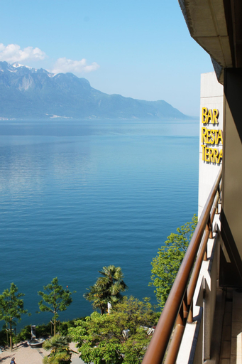 Exterior & Views 23