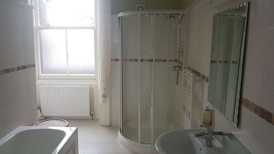Bathroom 3, Temple House