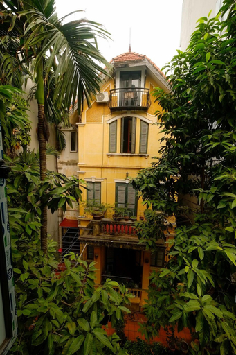 Exterior & Views