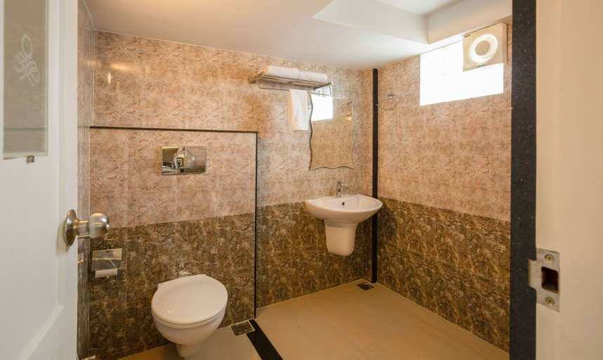 Bathroom 4, Treebo The Qasr, Ernakulam