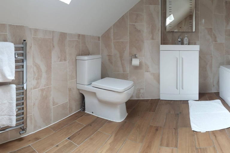 Bathroom, Gyllingeham Suite 2, Medway