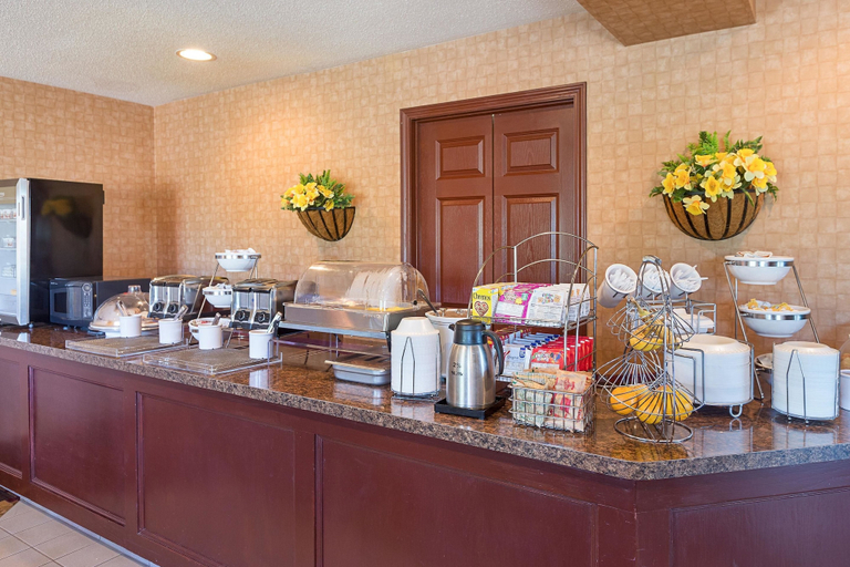 Food & Drinks 5, Sleep Inn & Suites Bay View Acme - Traverse City, Grand Traverse