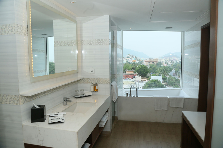 Bathroom 5, Fairfield by Marriott Visakapatnam, Visakhapatnam