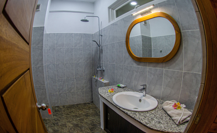 Bathroom 4, Senggigi Homes & Apartments, Lombok