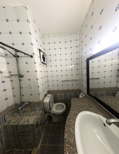 Bathroom 4, Ali Baba Hotel, Sant Katrin