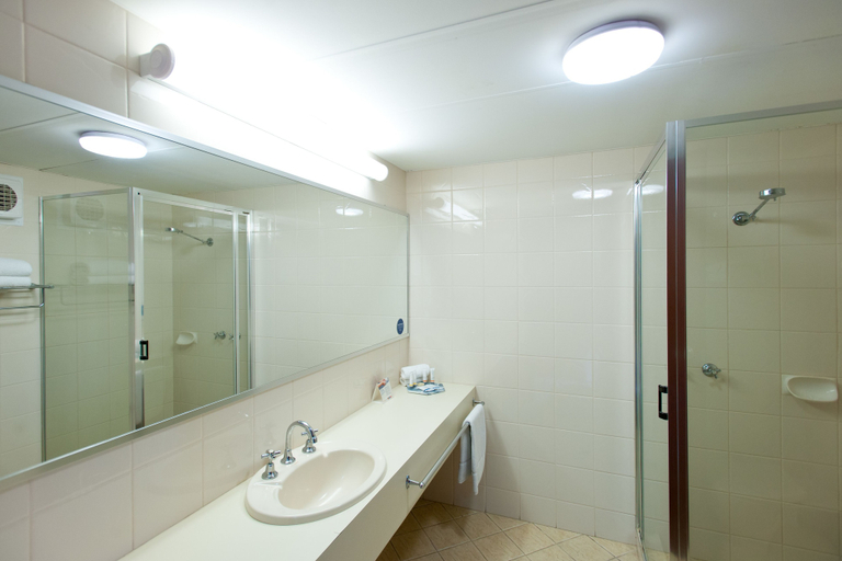 Bathroom 4, Admiral Motel Bunbury, Bunbury