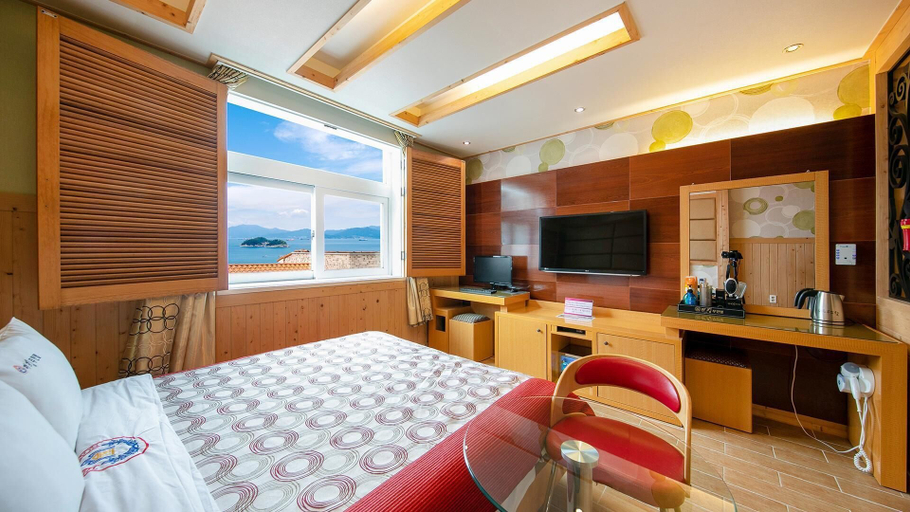 Bedroom 2, Yeosu King Pension Tel, Yeosu