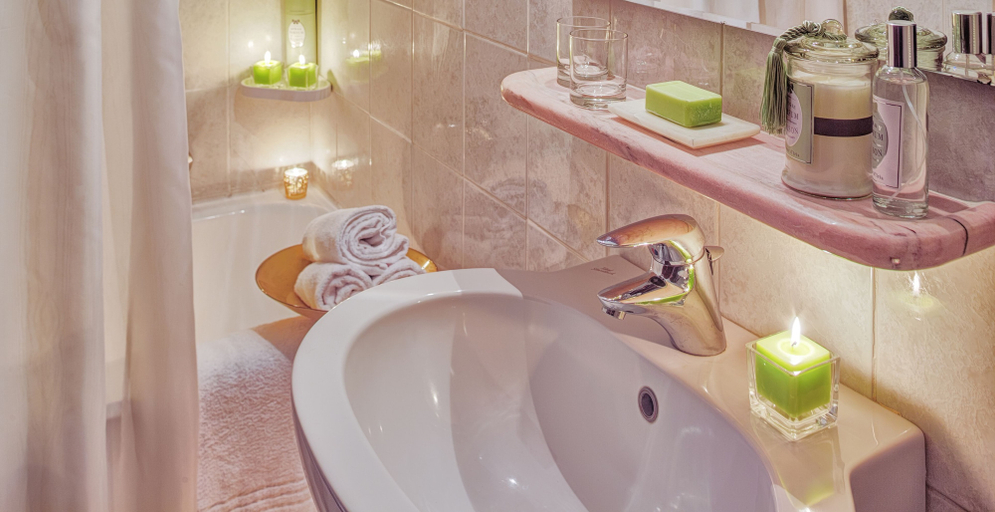 Bathroom 5, Hotel Firenze, Venezia