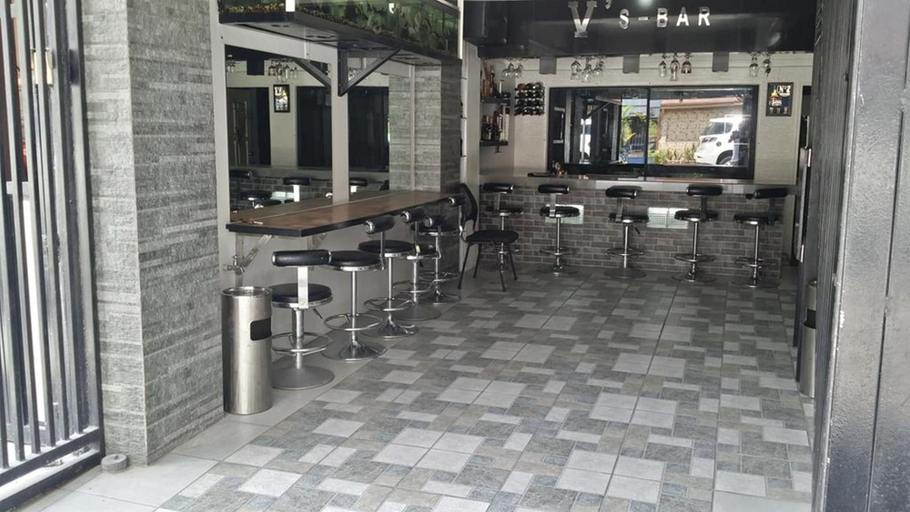 Food & Drinks 2, ERVoruto Hostel Makati, Makati City