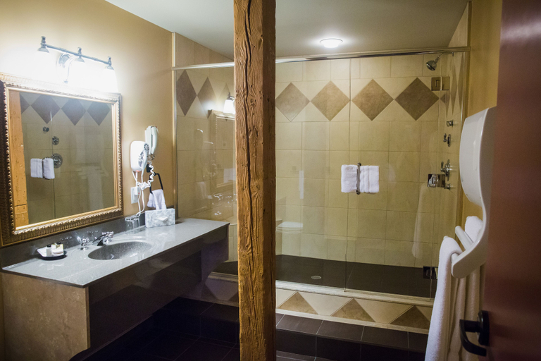 Bathroom 4, The Murray Premises Hotel, Division No. 1