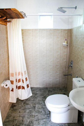 Bathroom 4, Birdland Beach Club, Bolinao