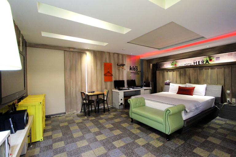 Bedroom 2, Hera Hotel, Buk