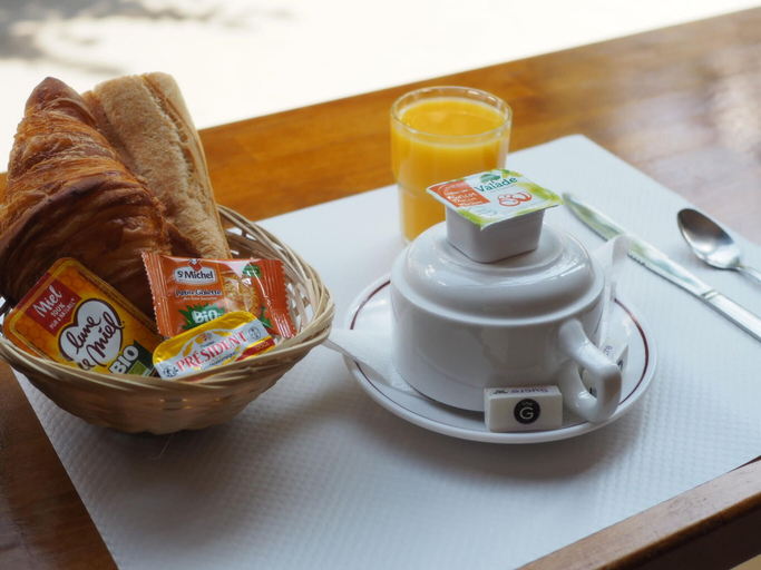 Food & Drinks 5, Hotel Ferney Republique, Paris