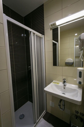 Bathroom 3, Hostel Moving, Zagreb