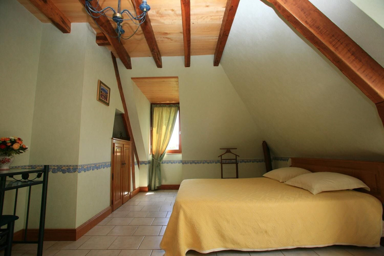 Bedroom 2, Chambres d'Hotes Larnaudie, Dordogne