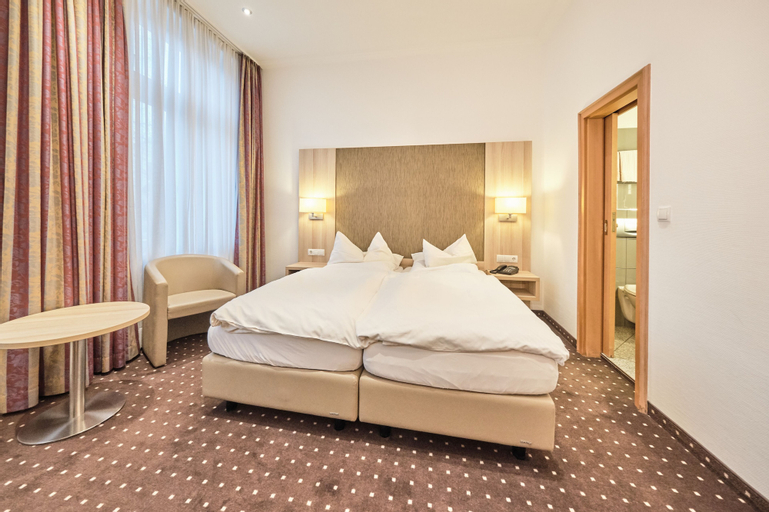 Bedroom 3, Hotel Haus Berlin, Bonn