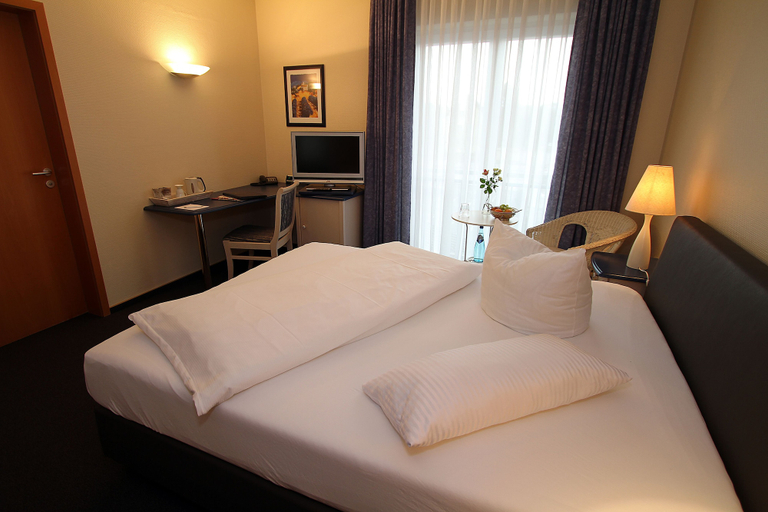 Bedroom 3, Hotel Lindemann, Wetteraukreis