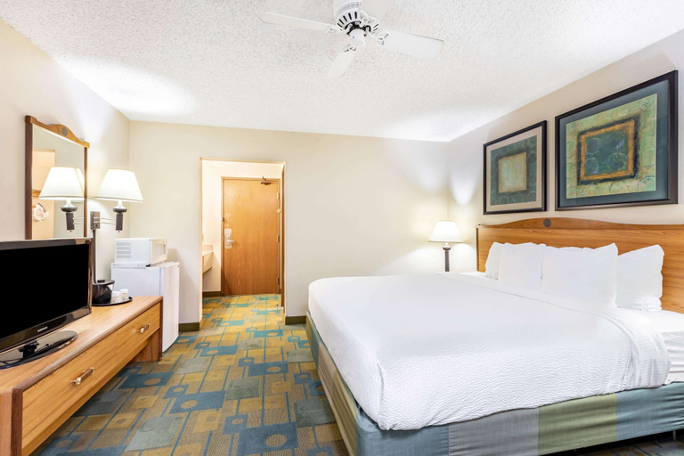 Bedroom 4, La Quinta Inn & Suites by Wyndham El Paso East, El Paso