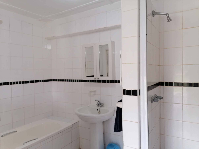 Bathroom 4, Whaleback Cottage, Ugu
