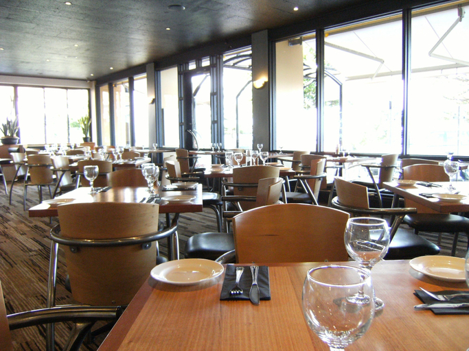 Food & Drinks 5, Richmond Henty Hotel, Glenelg - Portland