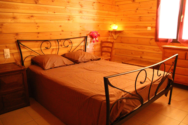 Bedroom 4, Western City, Aube
