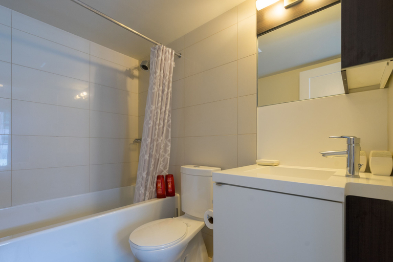 Bathroom 4, Applewood Suites - Executive 3 BDRM, Toronto