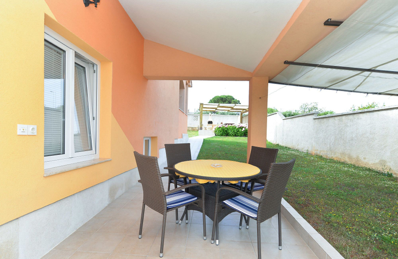 Others 4, Apartment 669, Fažana