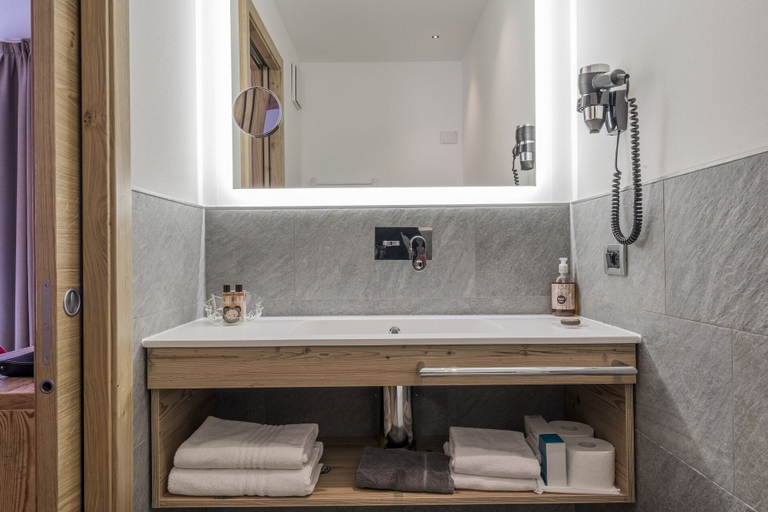 Bathroom 5, Astoria, Trento