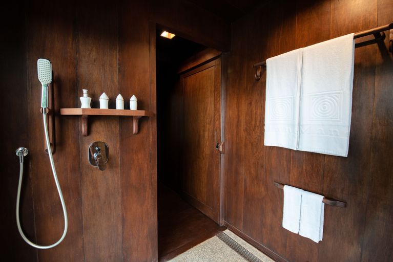 Bathroom 4, Mane Hariharalaya, Prasat Bakong