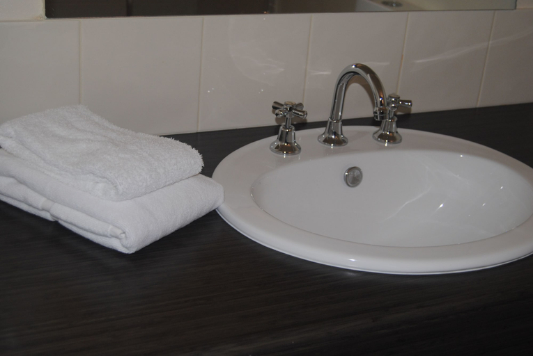 Bathroom 5, Grange Burn Motel, S. Grampians - Hamilton
