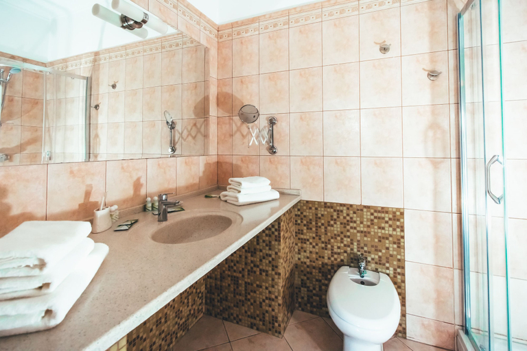 Bathroom 3, Apriori Hotel, Svetlogorsk