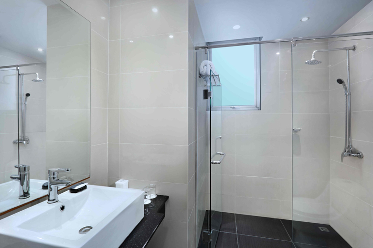 Bathroom 5, Aston Inn Gideon - Batam, Batam