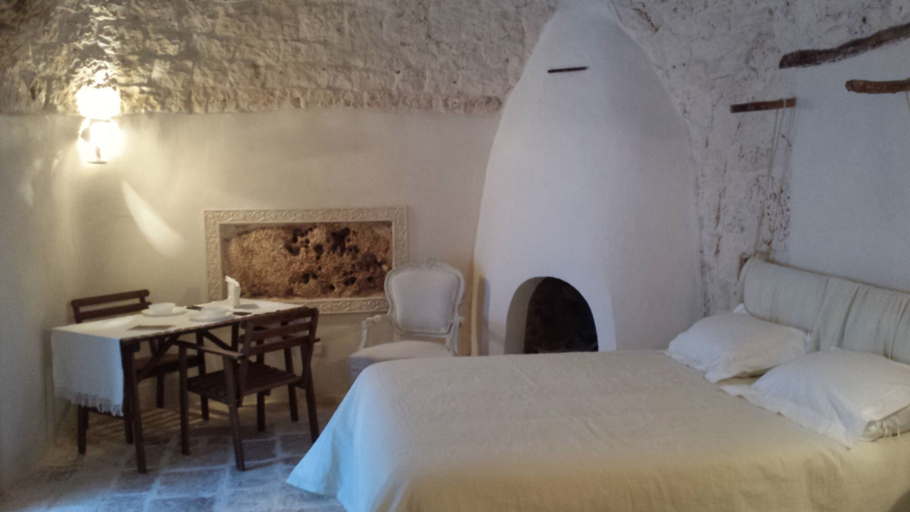 Room 2, Masseria Tinelli, Bari