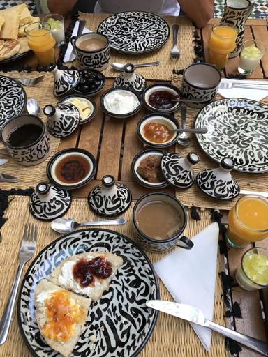 Food & Drinks 5, Dar 7 Louyat, Fès