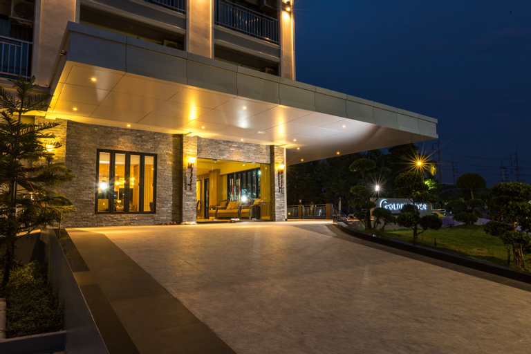 Exterior & Views 21