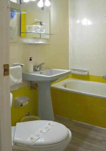 Bathroom 4, Hostal Altamar, Granada