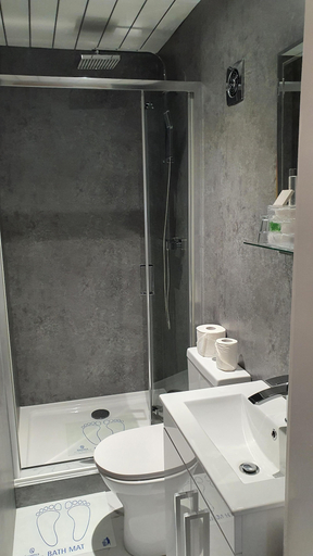 Bathroom 4, The Lauriston Hotel, North Ayrshire
