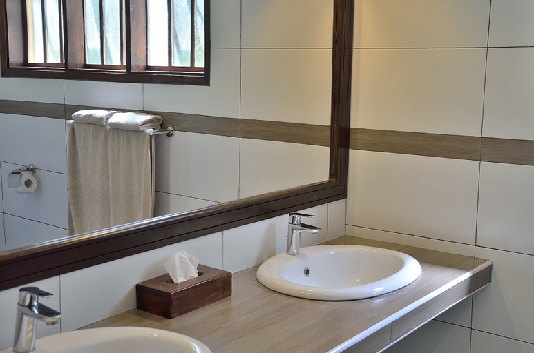 Bathroom 3, Arumeru River Lodge, Meru