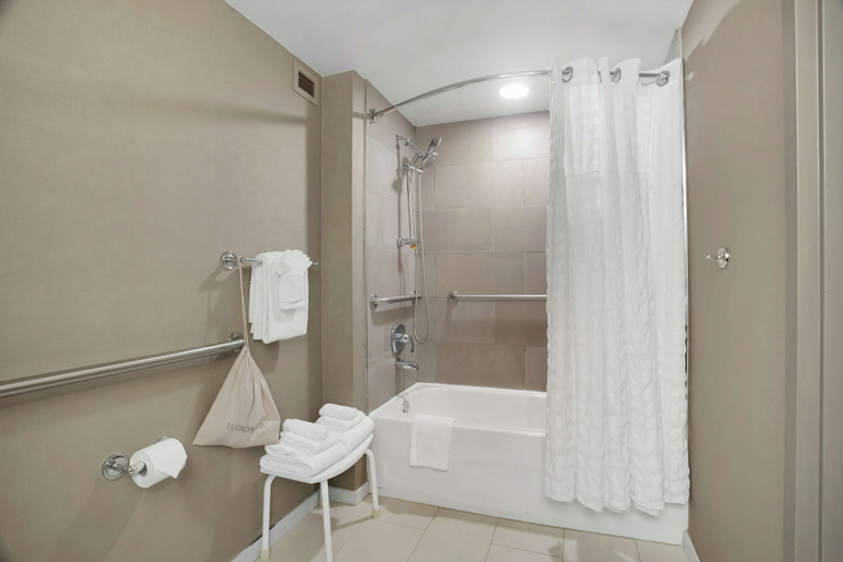 Bathroom 5, DoubleTree by Hilton Little Rock, Pulaski