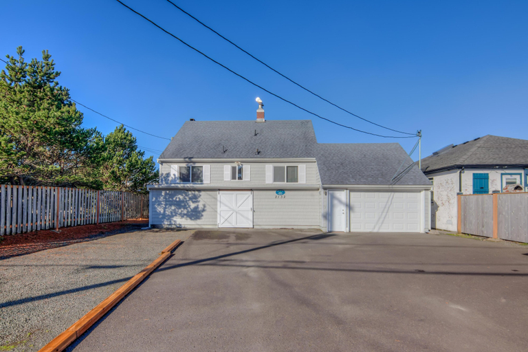 Exterior & Views 2, Beach Street Getaway- Seaside - Meredith Lodging, Clatsop