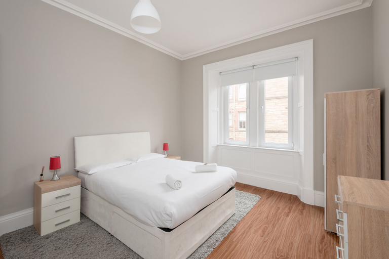 Bedroom 3, Silver Lining Apartment near Holyrood, Edinburgh