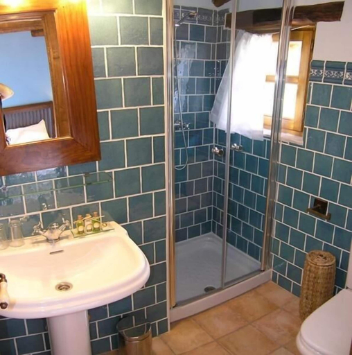 Bathroom 3, La Casa de las Arcas, Cantabria