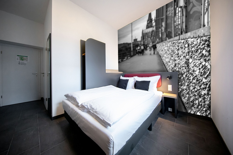 Bedroom 3, SMARTY Cologne Dom Hotel - Boardinghouse, Köln
