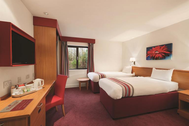 Bedroom 3, Ramada by Wyndham Cambridge, Cambridgeshire