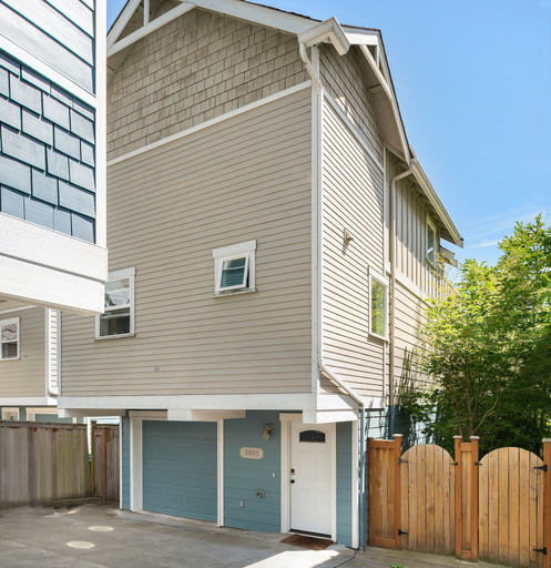 Exterior & Views 2, Seattle Vacation Home - 1818 27th Ave, Seattle