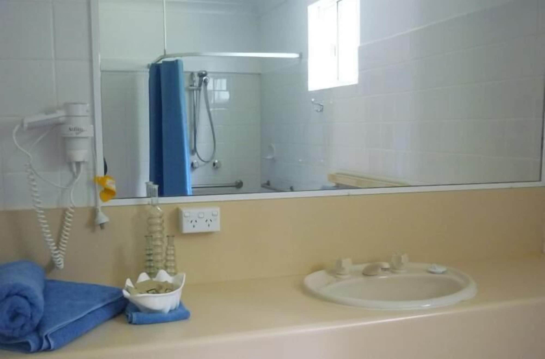 Bathroom, Moruya Motel, Eurobodalla