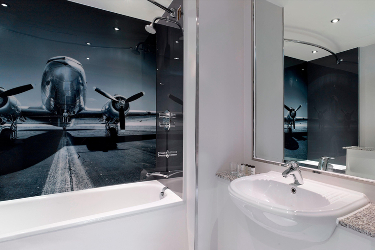 Bathroom 5, Sheraton Heathrow Hotel, London