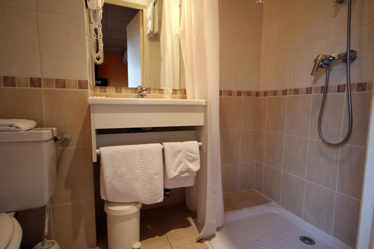 Bathroom 4, Hôtel des Trois Gares, Paris