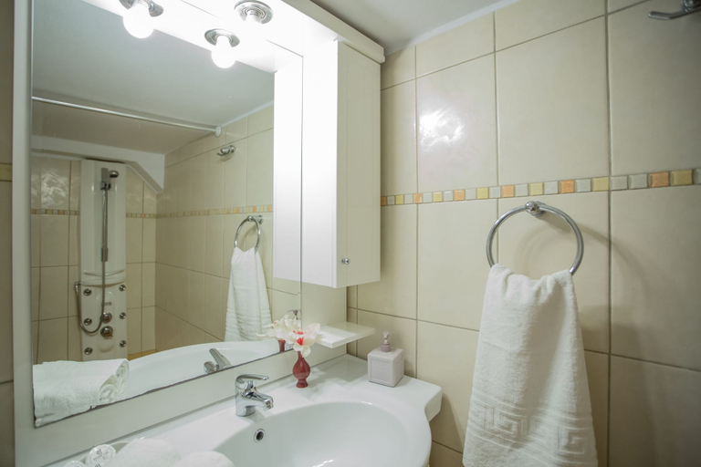 Bathroom 4, Olympus, Peloponnese