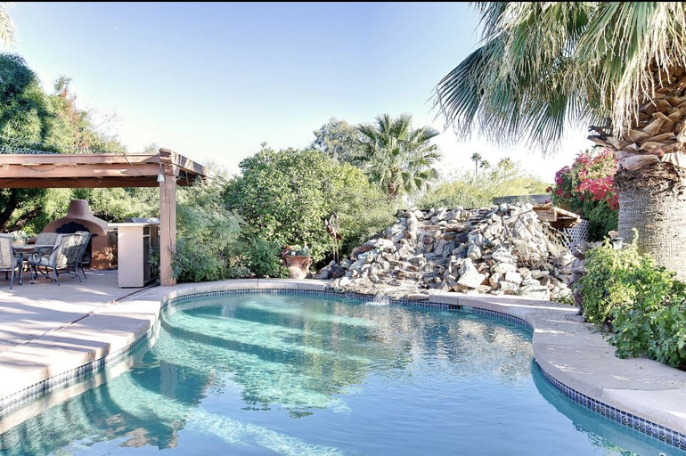Sport & Beauty, Ellen's Paradise Retreat, Maricopa